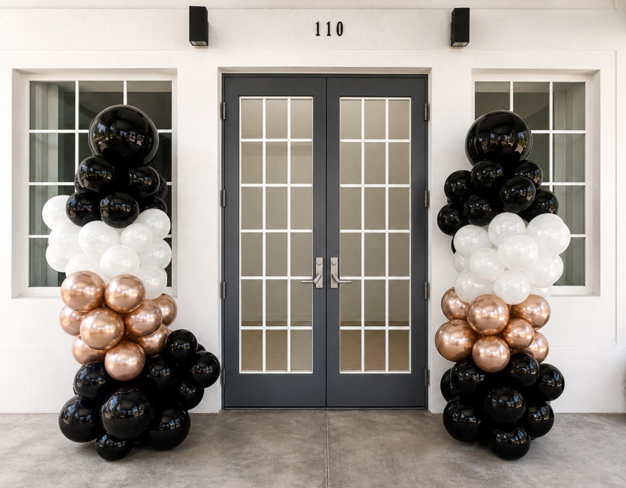 Elegant balloon columns designed to welcome guests and create a memorable first impression while complementing the event's color palette and theme. |Mascotte FL
